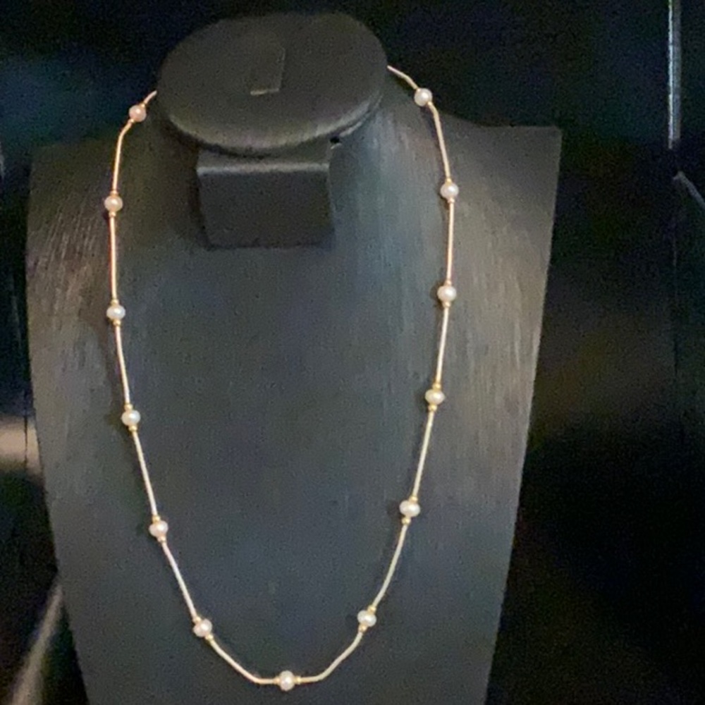 Silver tone pearl fashion necklace 16”